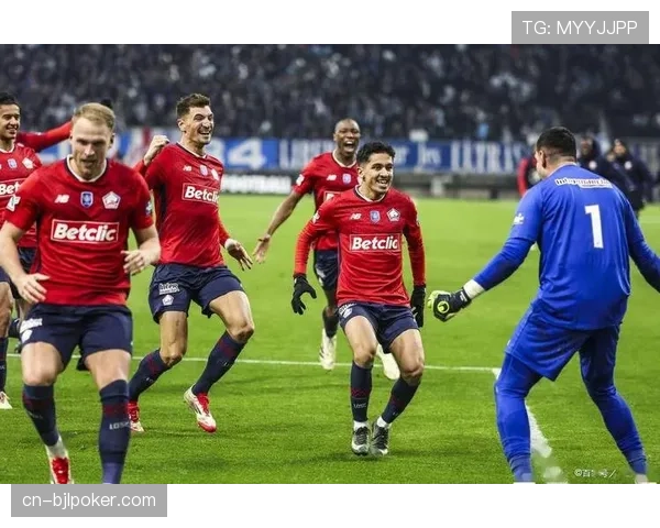 纽卡斯尔联3-0完胜诺丁汉森林，伊萨克点射加运动战梅开二度