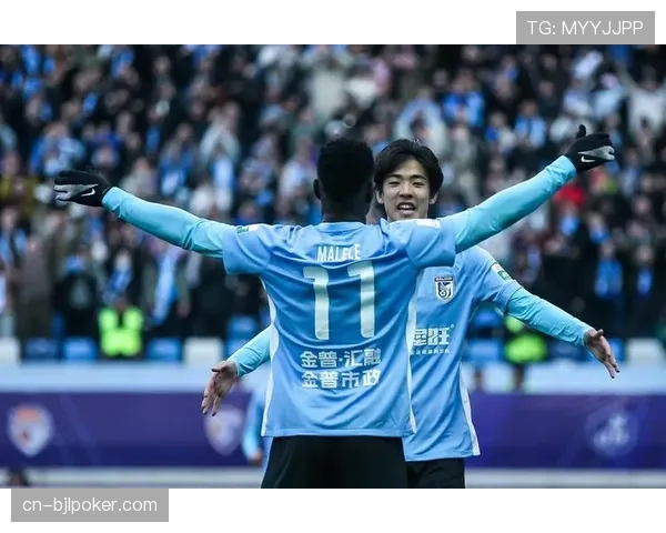 大连英博2-1河南队，主场58337名观众助威成取胜动力